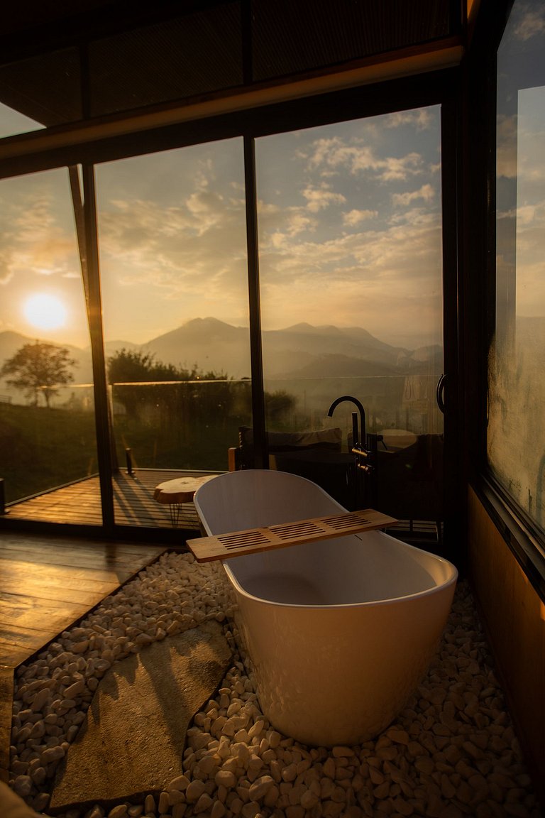 Refúgio do Baú Cabana Tekoá teto de vidro e cinema