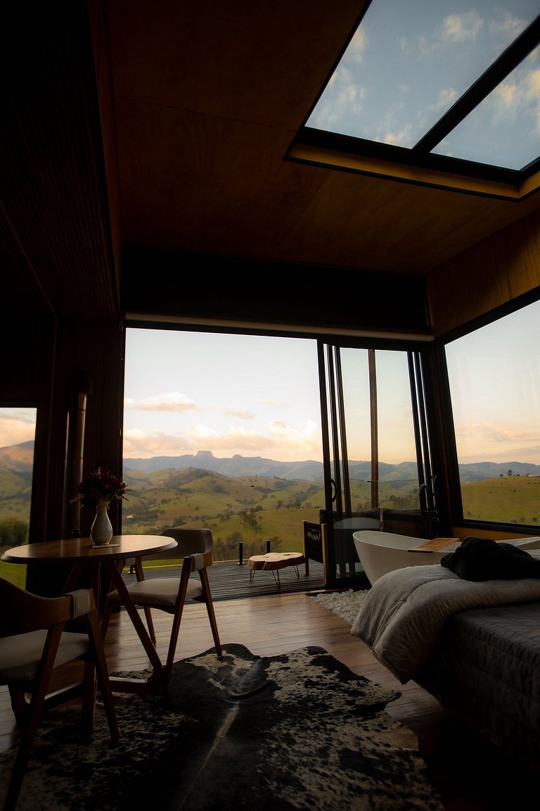 Refúgio do Baú Cabana Tekoá teto de vidro e cinema