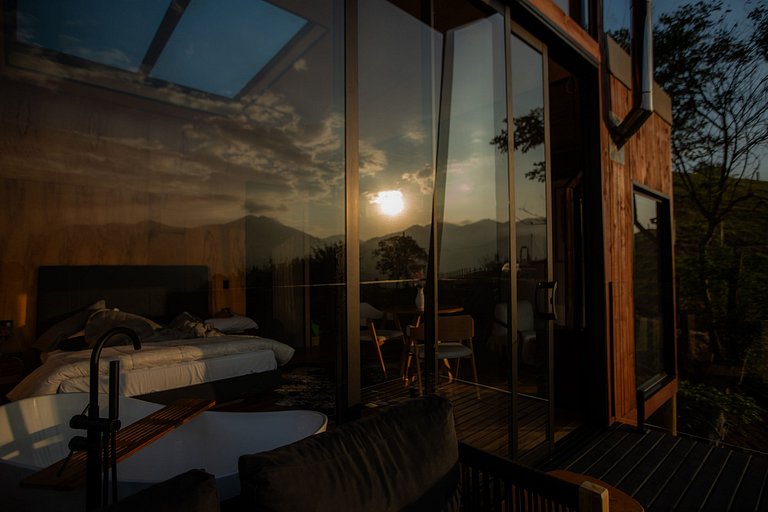 Refúgio do Baú Cabana Tekoá teto de vidro e cinema